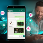 Smartphone mostrando um post de rede social entregue via WhatsApp, com elementos de IA e ícones de mídias sociais, simbolizando a criação fácil e diária de conteúdo para empreendedores.