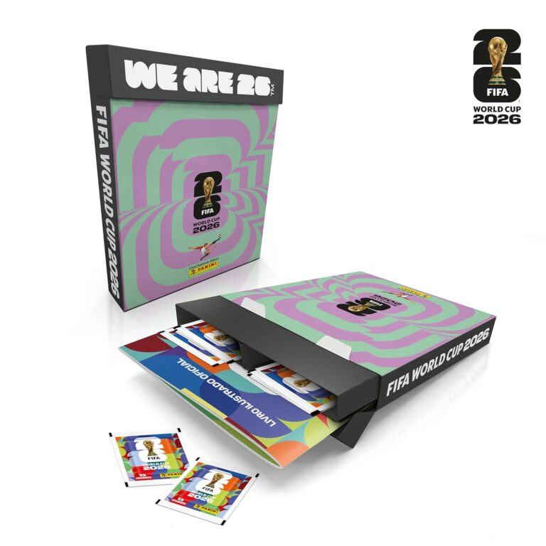 Capa do produto Copa do Mundo da FIFA 2026™ Box Fliptop C/ 1 Álbum Brochura + 30 Envelopes de Figurinhas FIFA WORLD CUP 2026™