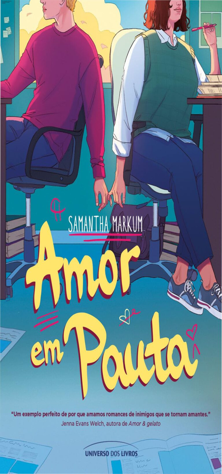 Capa do ebook Amor em pauta mostrando Wyn e Three em um campus universitário, simbolizando rivalidade e romance