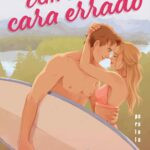 capa do livro Um certo cara errado 2 romance de Stephanie Archer com surfista e praia ao pôr do sol