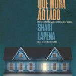 capa do livro O casal que mora ao lado de Shari Lapena - thriller de suspense com desaparecimento de bebê