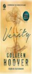 Capa dura do livro Verity de Colleen Hoover, edição de colecionador, mostrando o título em destaque e detalhes do capítulo extra