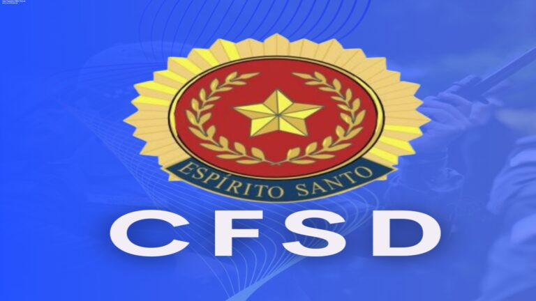 Aluno estudando o curso preparatório para soldado da PMES com videoaulas e questões práticas