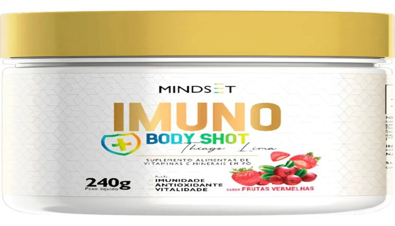 Pote de Imuno Body Shot preparado em um copo para consumo matinal