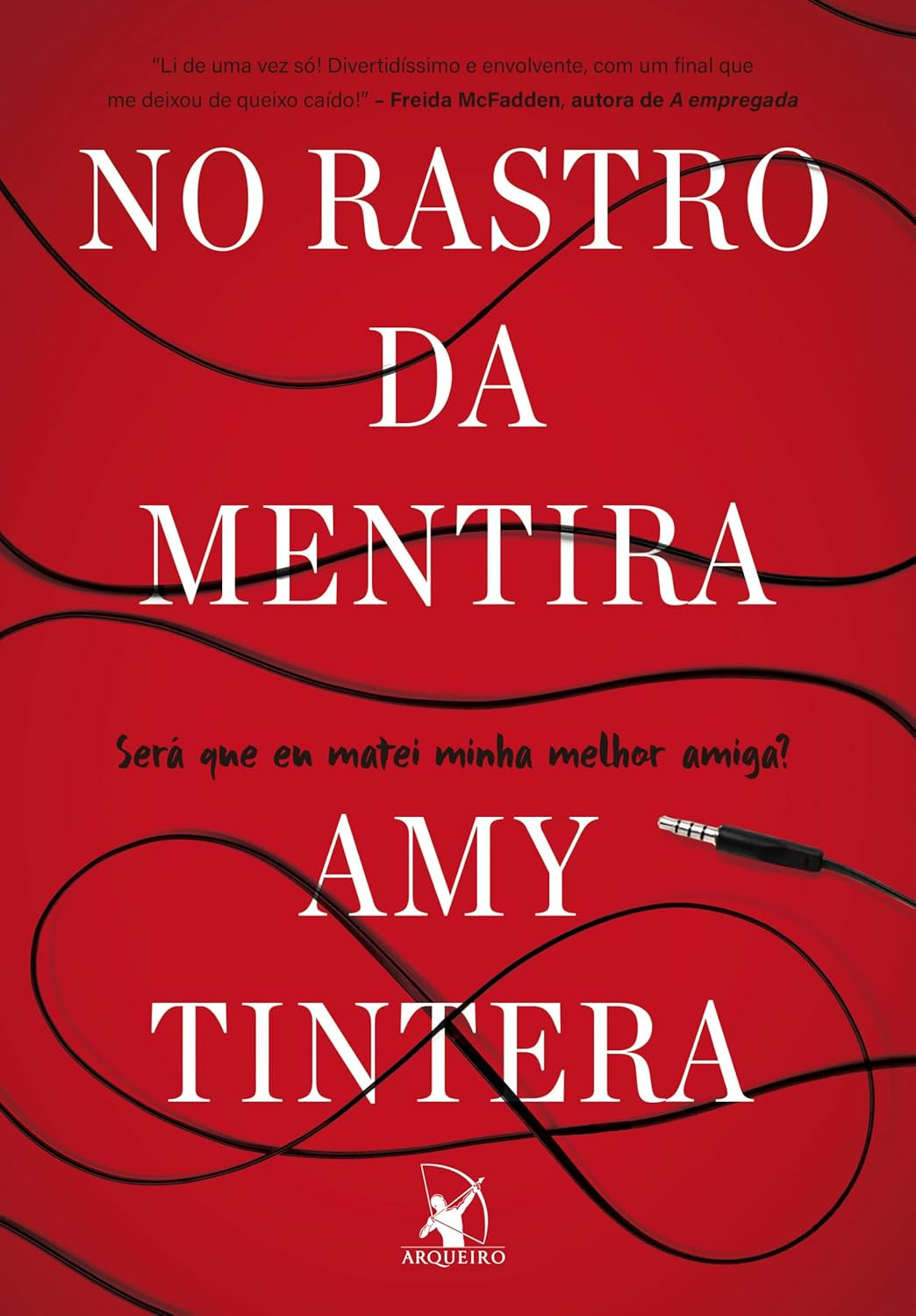 Capa do livro No Rastro da Mentira mostrando Lucy Chase, um microfone de podcast e a atmosfera sombria de Plumpton, Texas