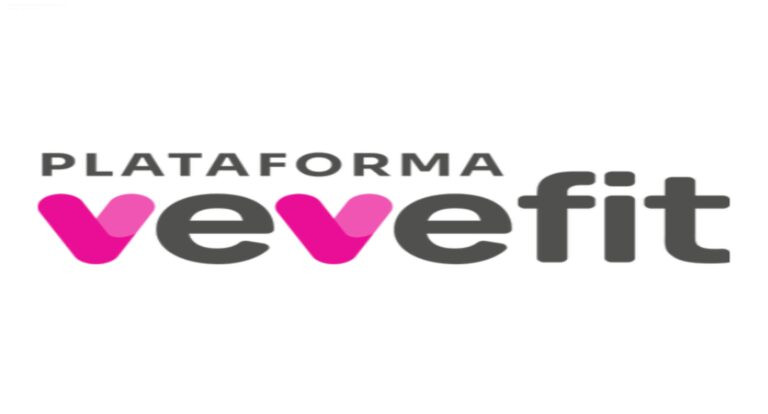 Mãe fazendo exercício hipopressivo da Plataforma VeveFit em casa, reduzindo a barriga