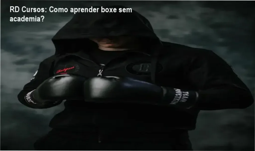 Imagem promocional do curso 101 Aulas de Boxe da RD Cursos, mostrando um praticante praticando golpes de boxe em casa