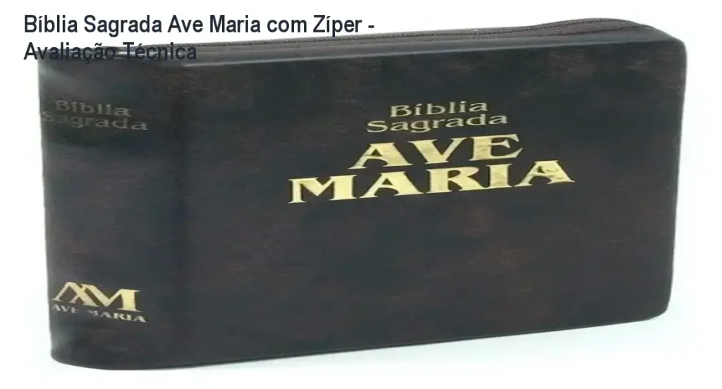 Bíblia Sagrada Ave Maria com Zíper - Avaliação Técnica 1 Bíblia Sagrada Ave Maria tamanho médio com capa marrom em couro sintético e fechamento em zíper sobre uma mesa.