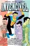 Capa da HQ Invencível Vol. 01 Negócios de Família de Robert Kirkman e Cory Walker