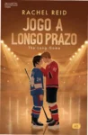 Capa do livro Jogo a Longo Prazo de Rachel Reid, série Game Changers, destacando o romance entre Shane e Ilya.