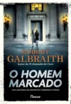 Capa do livro O Homem Marcado de Robert Galbraith em dispositivo digital