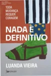 Capa do ebook Nada é Definitivo: Toda mudança requer coragem representando o conceito de transição e coragem.